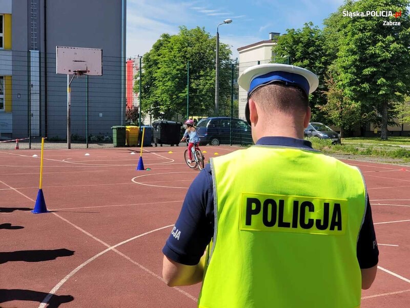 Policjanci przeprowadzali egzaminy na kartę rowerową