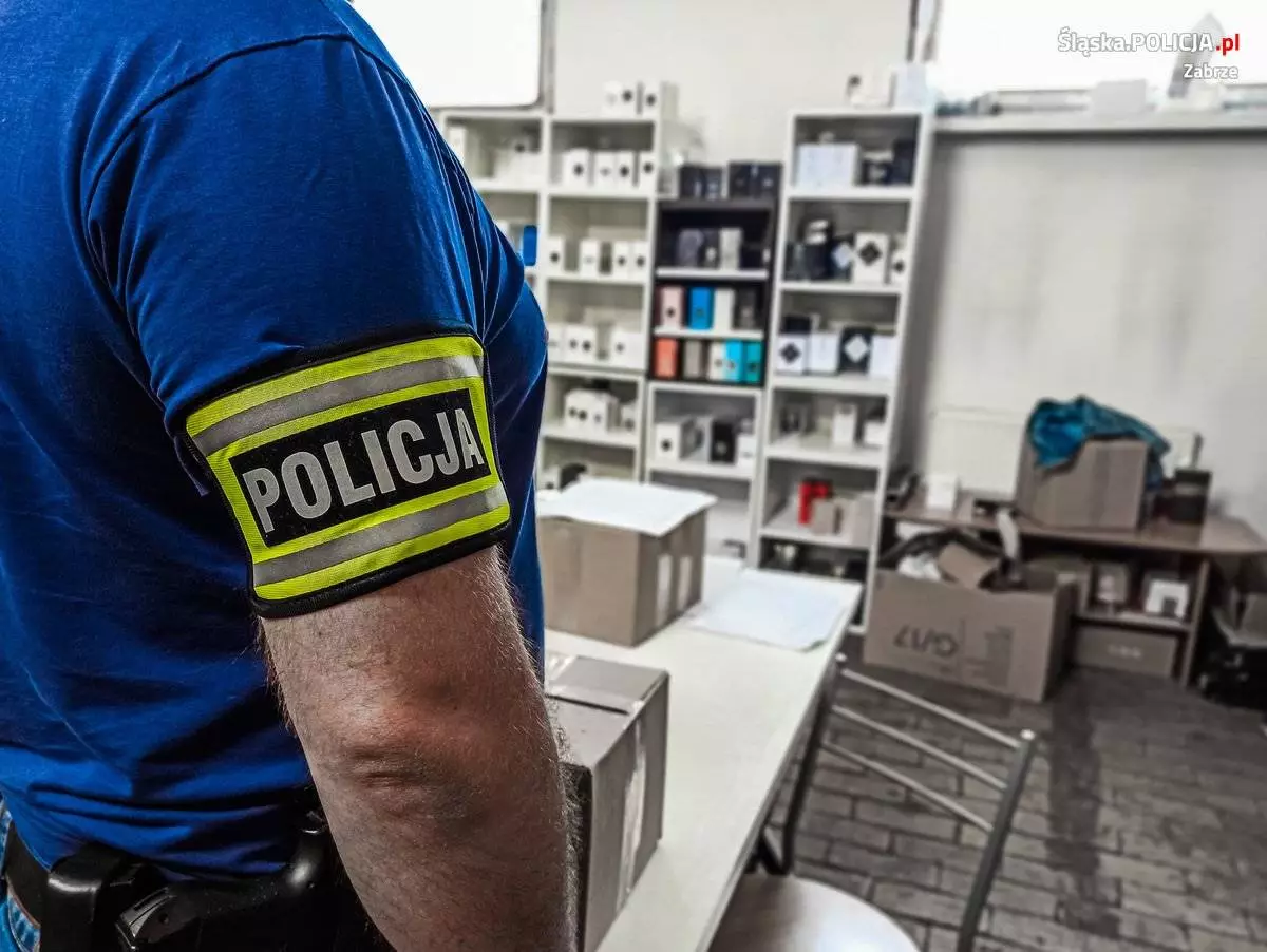 Policjanci rozbili grupę handlującą podrobionymi perfumami