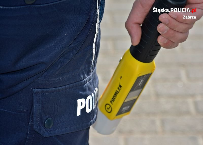Policjanci sprawdzili trzeźwość ponad 1800 kierujących. Czterech z nich było pod wpływem