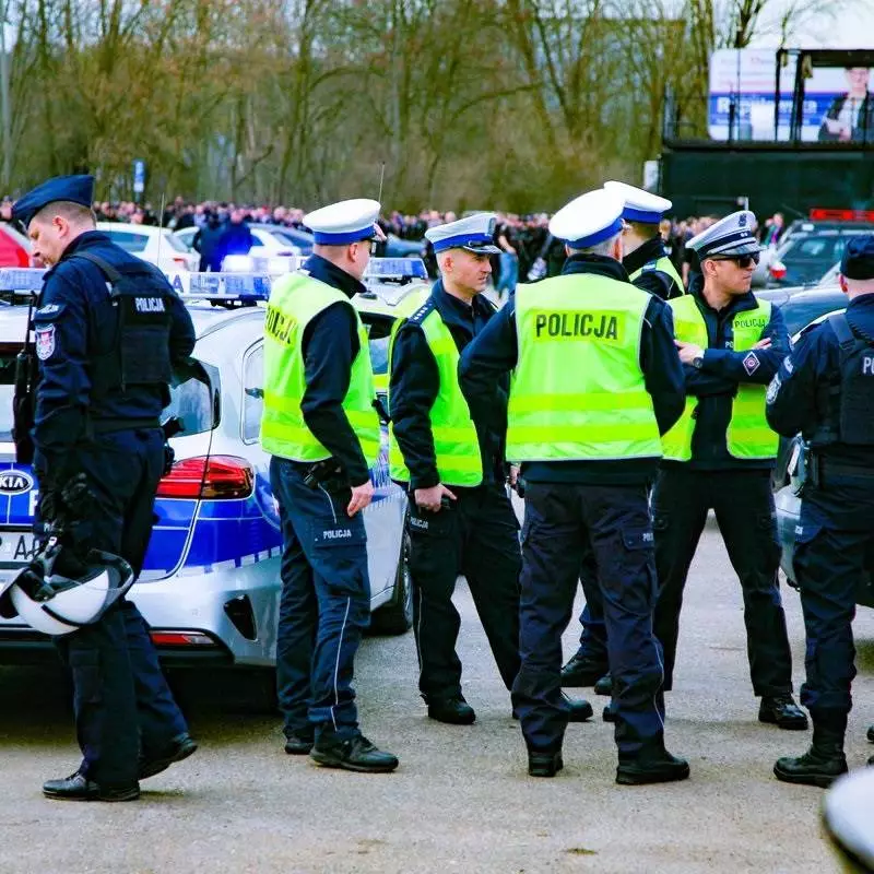 Policjanci zabezpieczali wyjazd kibiców na derby śląska [FOTO]