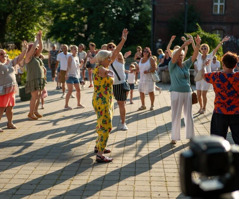 Potańcówka na Placu Teatralnym – Zabrze zaprasza na letnią zabawę!