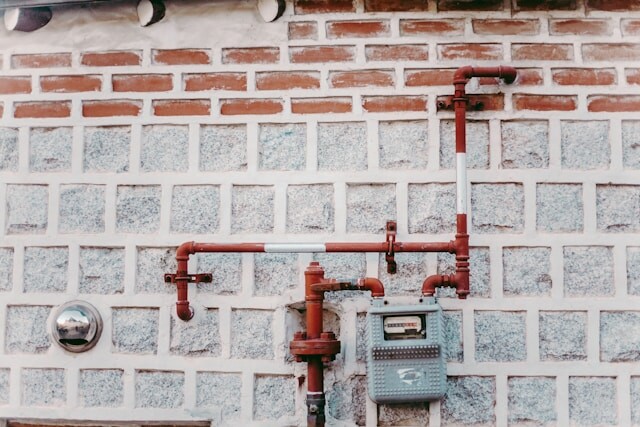 Prawidłowa instalacja hydrauliczna w piętrowym budynku dwufunkcyjnym – co musisz wiedzieć?