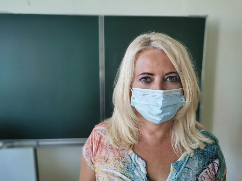 Rekomendacje dla szkół: szczepienie, dezynfekcja, dystans, higiena, maseczki i wietrzenie