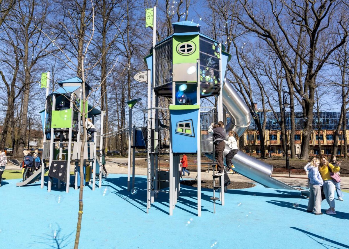 Po gruntownej modernizacji, sfinansowanej ze środków norweskich, mieszkańcom ponownie udostępniony został Park Hutniczy / fot. UM Zabrze