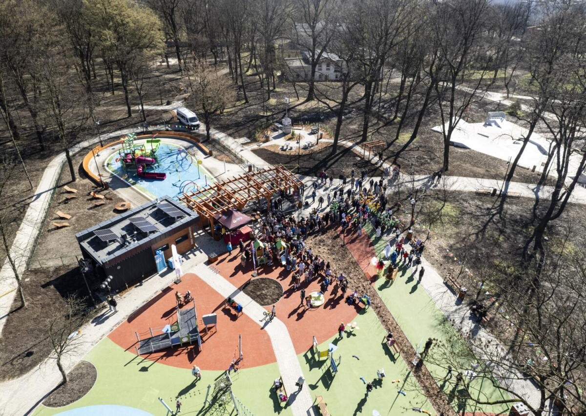 Po gruntownej modernizacji, sfinansowanej ze środków norweskich, mieszkańcom ponownie udostępniony został Park Hutniczy / fot. UM Zabrze