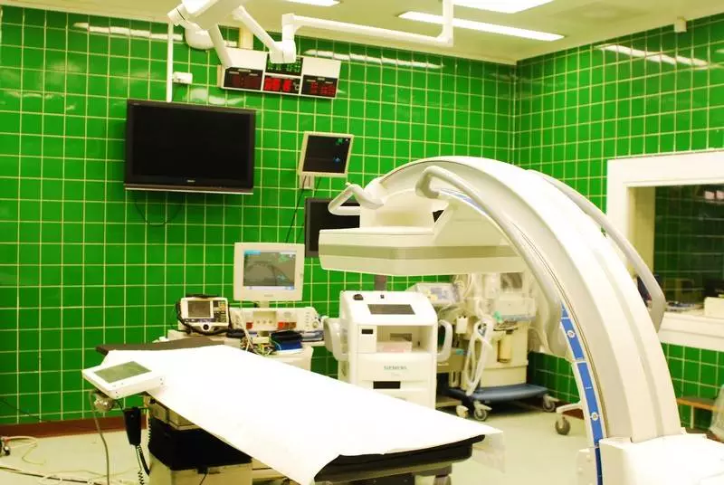 Pracownia Elektrofizjologii i Stymulacji Serca składa się m.in. z sali do zabiegów elektroterapii serca oraz pracownię hybrydową, wykorzystywaną między innymi do zabiegów ablacji i leczenia powikłań procedur elektroterapii.