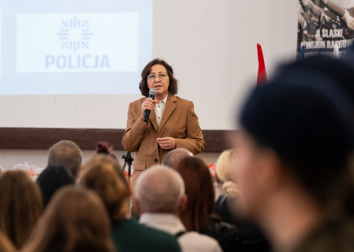 Ślubowanie klasy pierwszej o profilu policyjnym w Zespole Szkół Ekonomiczno-Usługowych / fot. UM Zabrze