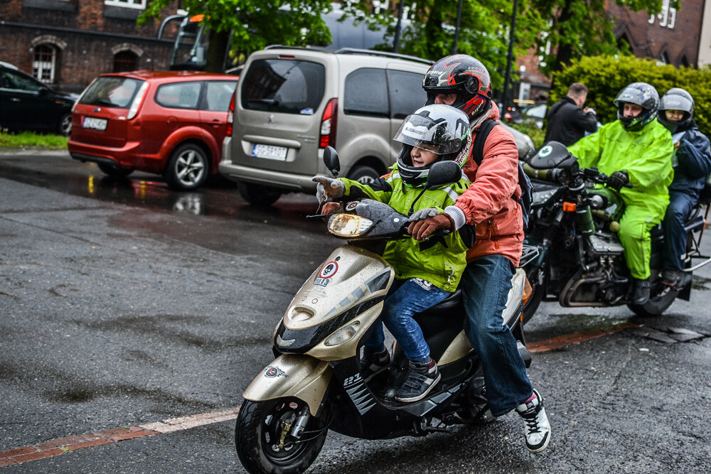 Za nami kolejny Rajd Śmiercioodpornych organizowany przez Stowarzyszenie Śmiercioodporni i  Motorat. Mimo niepogody grupa śmiałków wyruszyła na motocyklach w trasę tego cyklicznego już, zabrzańskiego rajdu. Byliśmy na starcie i mamy dla Was zdjęcia!