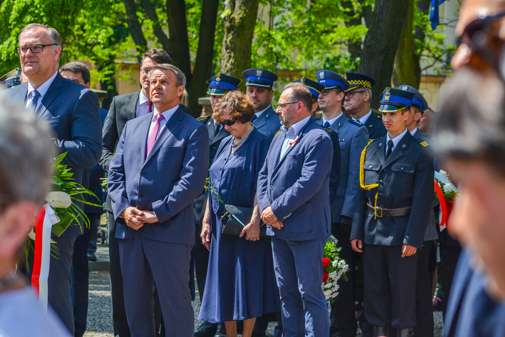 Przed kościołem pw. Św. Anny zebrał się dziś tłum, aby wspólnie uczcić rocznicę uchwalenia Konstytucji 3 Maja.