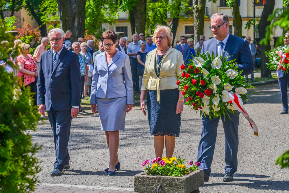 Przed kościołem pw. Św. Anny zebrał się dziś tłum, aby wspólnie uczcić rocznicę uchwalenia Konstytucji 3 Maja.