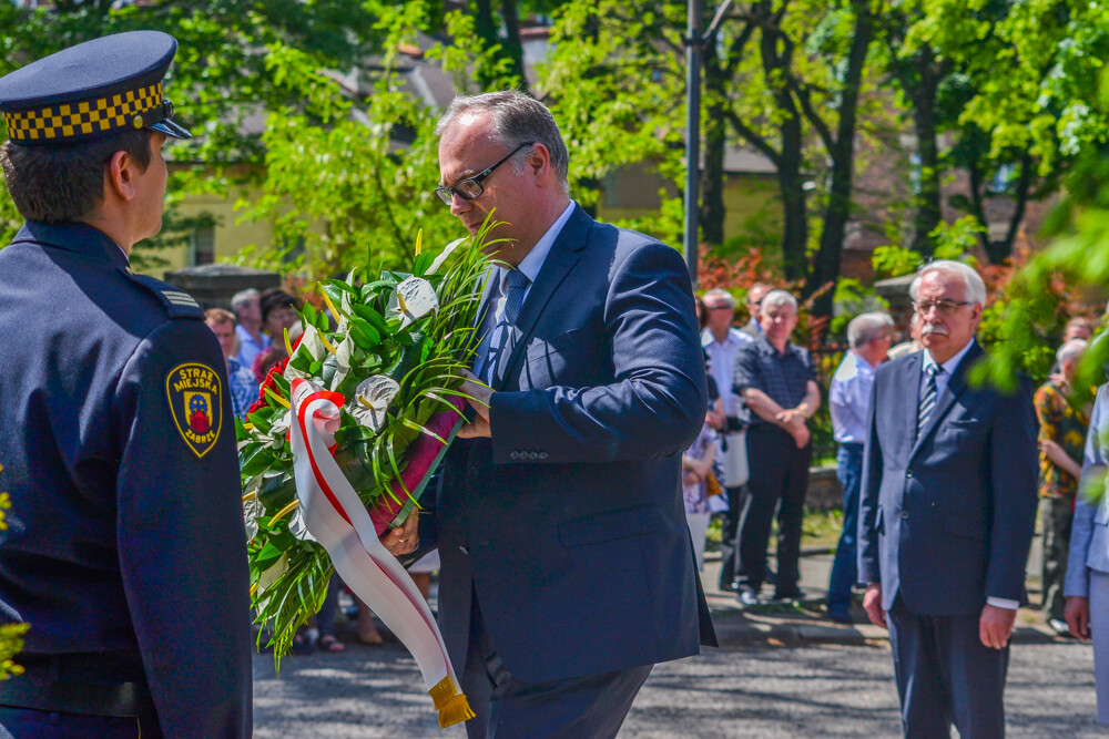 Przed kościołem pw. Św. Anny zebrał się dziś tłum, aby wspólnie uczcić rocznicę uchwalenia Konstytucji 3 Maja.