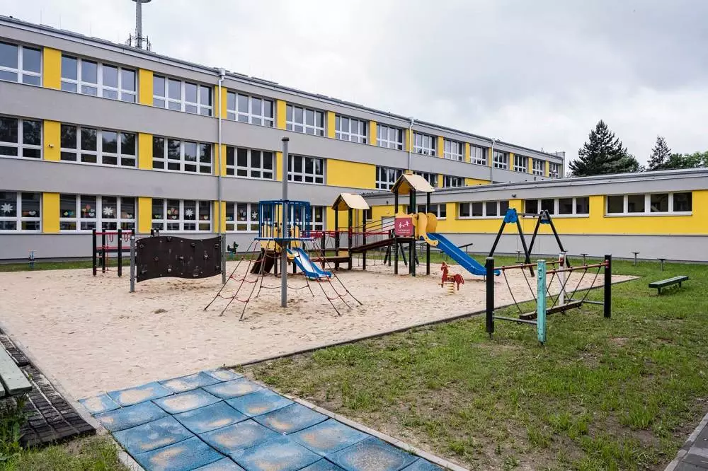 Szkoła Podstawowa nr 28 zyskała nowe oblicze po termomodernizacji! / fot. UM Zabrze