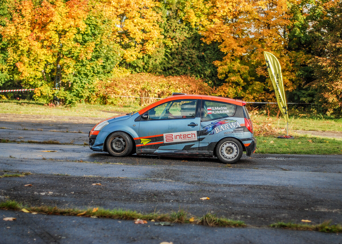 30 zgłoszonych załóg, ryk silników, zapach spalin i palonej gumy. Było głośno, kolorowo o bardzo emocjonująco na 2, edycji zawodów KJS Rally Zabrze.