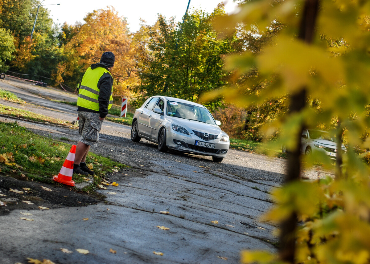 30 zgłoszonych załóg, ryk silników, zapach spalin i palonej gumy. Było głośno, kolorowo o bardzo emocjonująco na 2, edycji zawodów KJS Rally Zabrze.