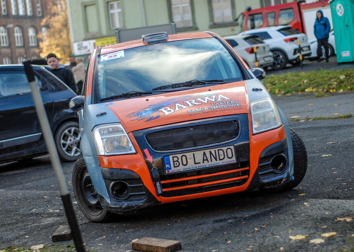 30 zgłoszonych załóg, ryk silników, zapach spalin i palonej gumy. Było głośno, kolorowo o bardzo emocjonująco na 2, edycji zawodów KJS Rally Zabrze.