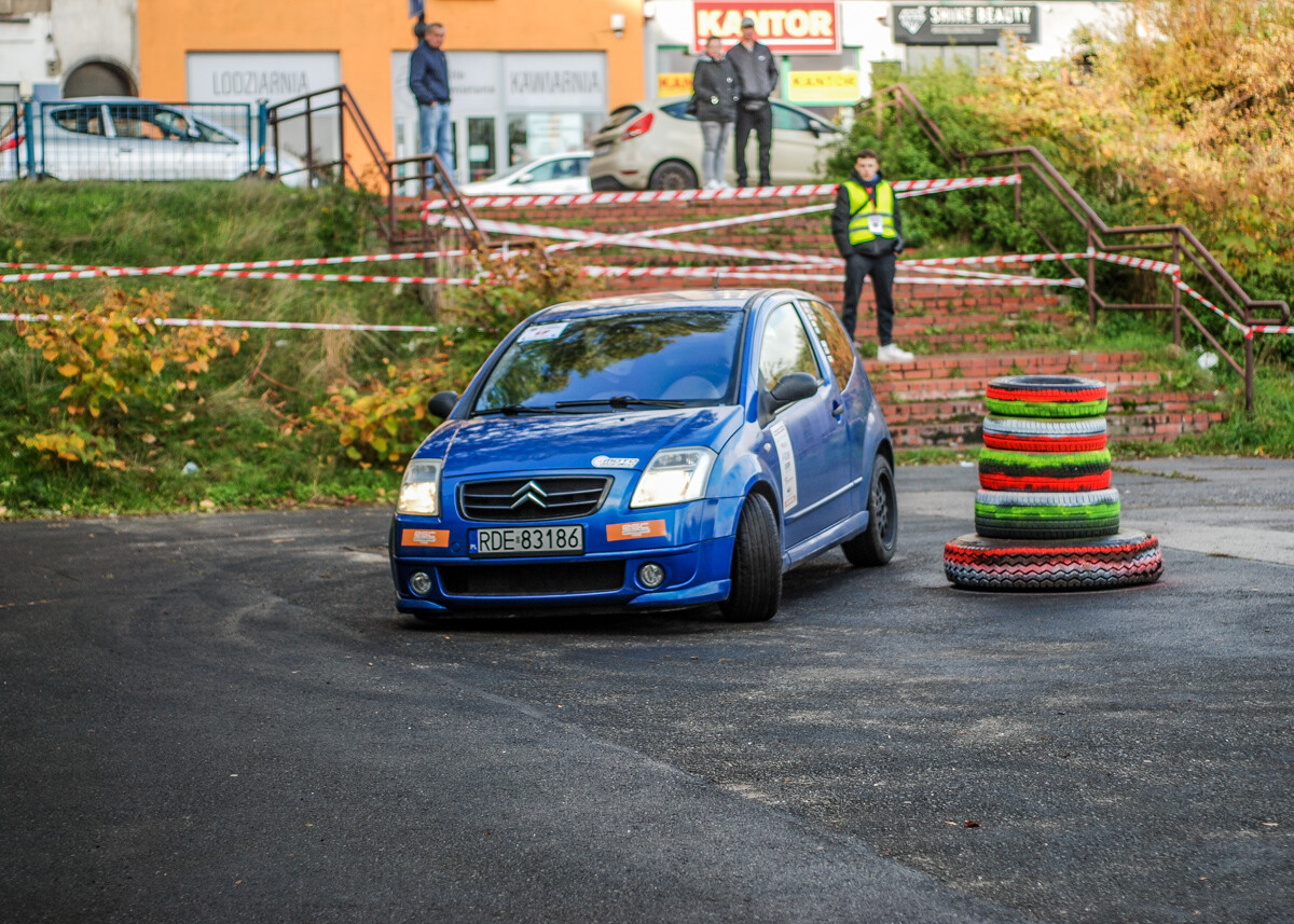 30 zgłoszonych załóg, ryk silników, zapach spalin i palonej gumy. Było głośno, kolorowo o bardzo emocjonująco na 2, edycji zawodów KJS Rally Zabrze.