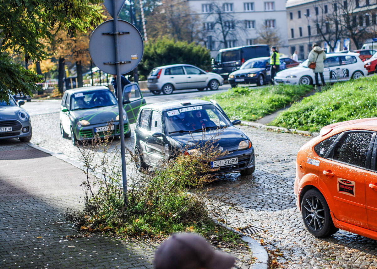 30 zgłoszonych załóg, ryk silników, zapach spalin i palonej gumy. Było głośno, kolorowo o bardzo emocjonująco na 2, edycji zawodów KJS Rally Zabrze.