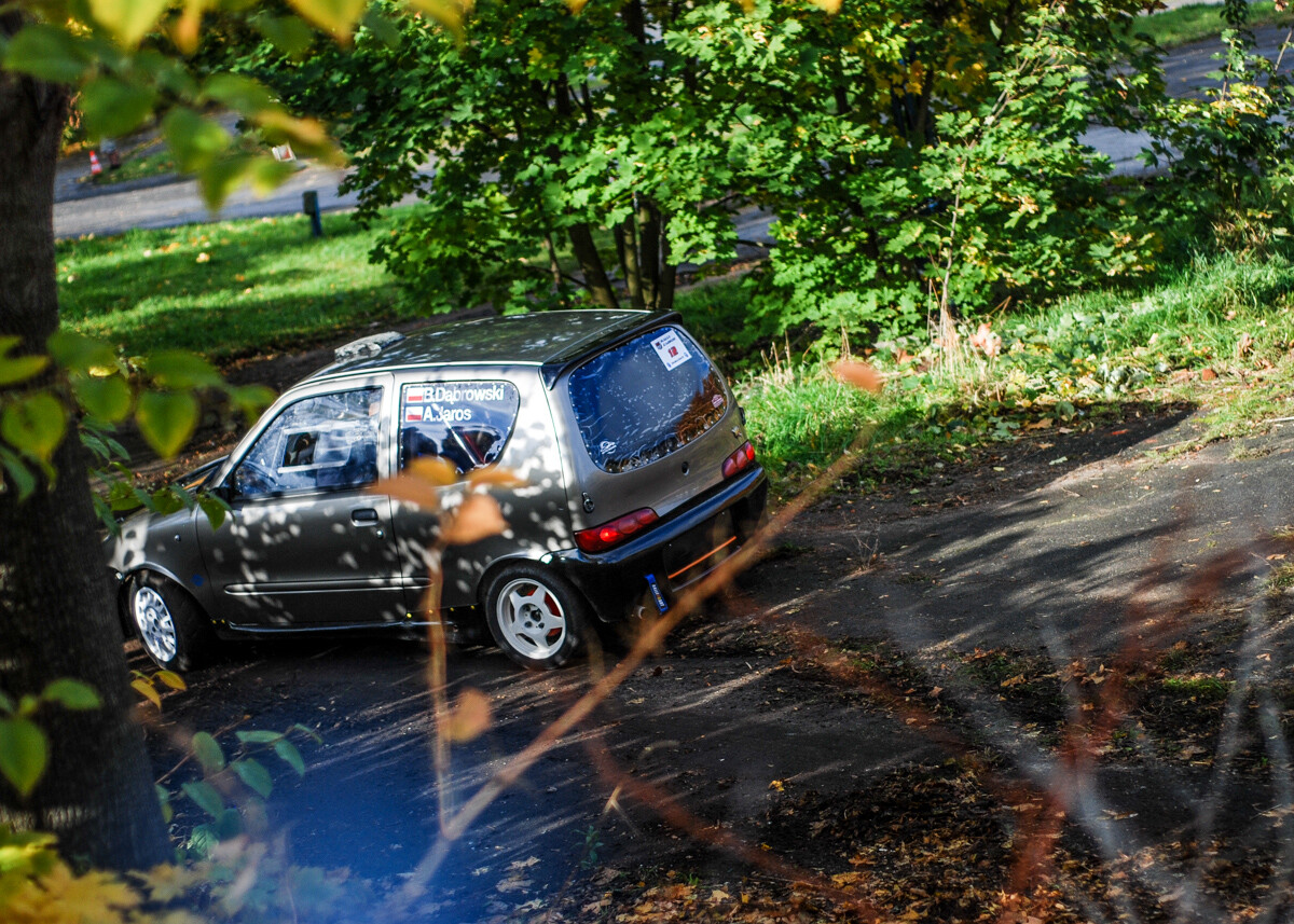30 zgłoszonych załóg, ryk silników, zapach spalin i palonej gumy. Było głośno, kolorowo o bardzo emocjonująco na 2, edycji zawodów KJS Rally Zabrze.