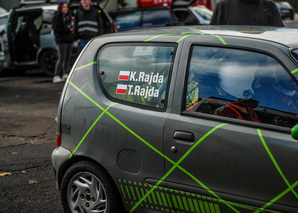 30 zgłoszonych załóg, ryk silników, zapach spalin i palonej gumy. Było głośno, kolorowo o bardzo emocjonująco na 2, edycji zawodów KJS Rally Zabrze.