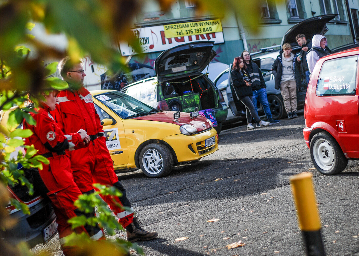 30 zgłoszonych załóg, ryk silników, zapach spalin i palonej gumy. Było głośno, kolorowo o bardzo emocjonująco na 2, edycji zawodów KJS Rally Zabrze.