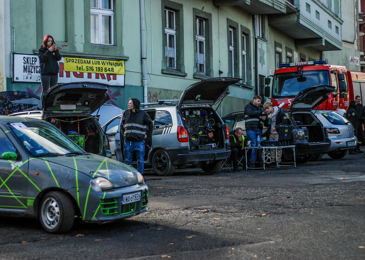 30 zgłoszonych załóg, ryk silników, zapach spalin i palonej gumy. Było głośno, kolorowo o bardzo emocjonująco na 2, edycji zawodów KJS Rally Zabrze.