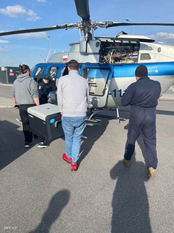 Walka o każdą minutę. Policyjny Black Hawk w dramatycznej misji ratunkowej