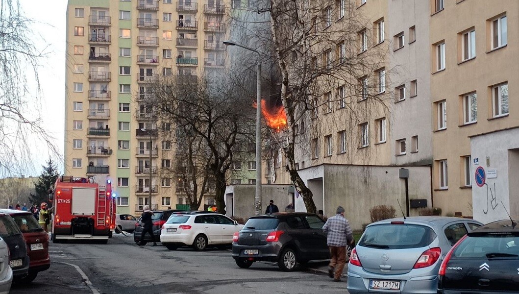 Wybuch gazu w Zabrzu: Do zdarzenia doszło 23 marca ok. godz. 17.30 w wieżowcu przy ul. Stanisława Struzika 6 w Zabrzu-Zaborzu. Siła wybuchu była tak duża, że jeden z lokatorów został wyrzucony na zewnątrz.