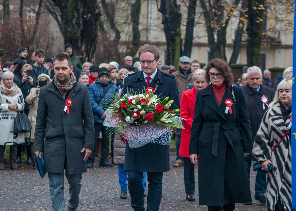 Obchody Narodowego Święta Niepodległości za nami. Przed kościołem pw. Świętej Anny pojawił się tłum.