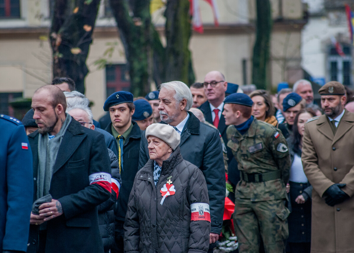 Obchody Narodowego Święta Niepodległości za nami. Przed kościołem pw. Świętej Anny pojawił się tłum.