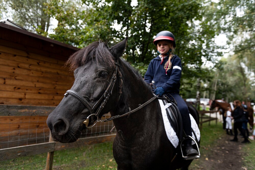 W sobotę na terenie Klubu Jeździeckiego Maciejówka MOSIR Zabrze odbyły się amatorskie zawody jeździeckie Pony Cup 2021 dla dzieci do lat 14.