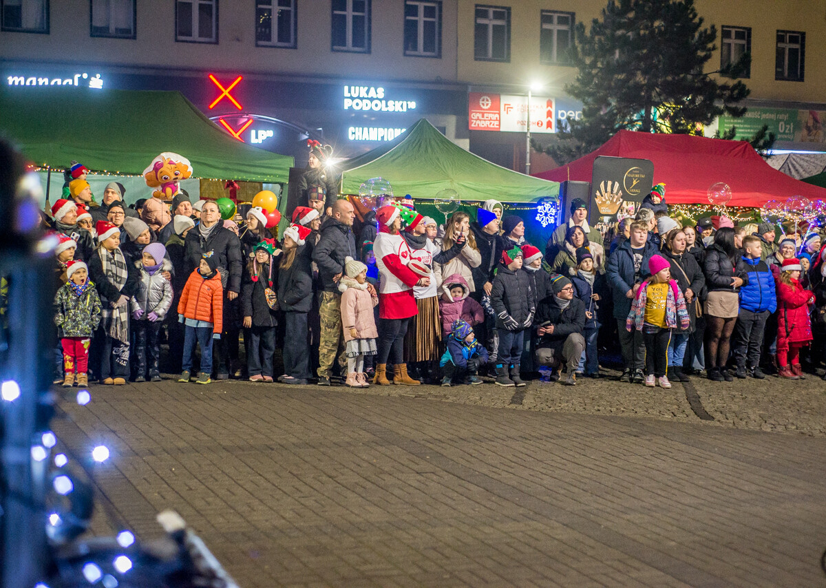Za nami kolejna odsłona Militarnego Mikołaja. Świąteczna, wojskowa parada przejechała przez miasto z Parku Techniki Wojskowej, aż na plac wolności.