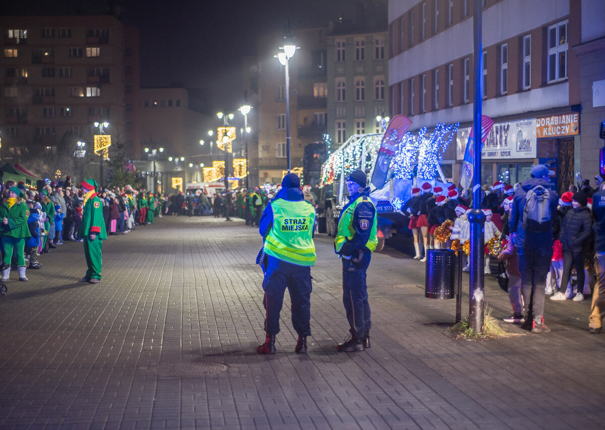 Za nami kolejna odsłona Militarnego Mikołaja. Świąteczna, wojskowa parada przejechała przez miasto z Parku Techniki Wojskowej, aż na plac wolności.
