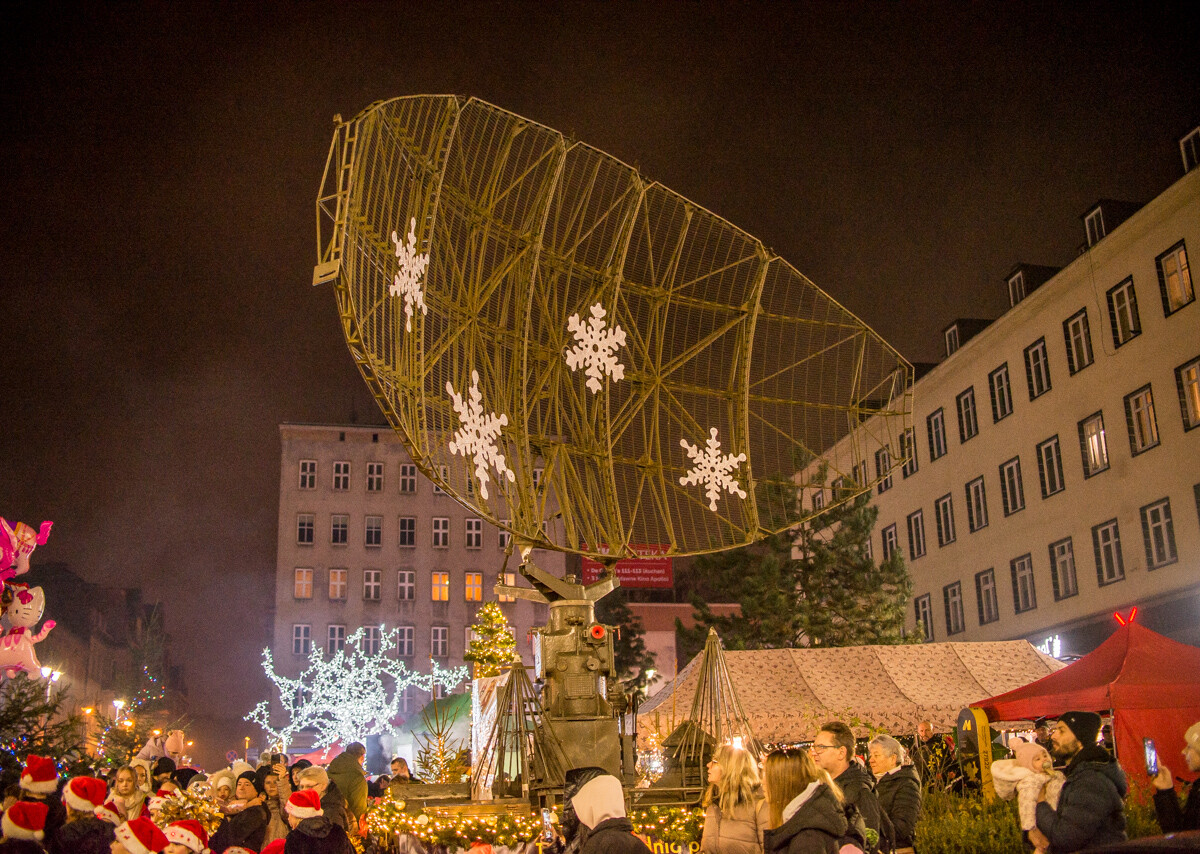 Za nami kolejna odsłona Militarnego Mikołaja. Świąteczna, wojskowa parada przejechała przez miasto z Parku Techniki Wojskowej, aż na plac wolności.