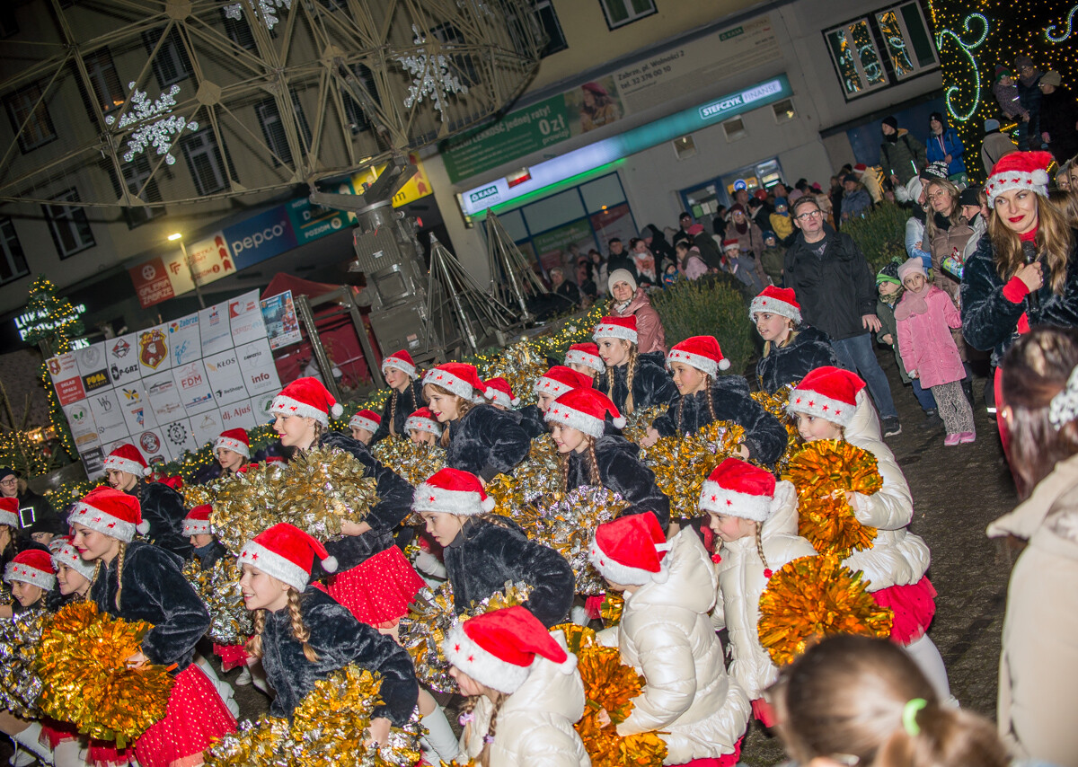 Za nami kolejna odsłona Militarnego Mikołaja. Świąteczna, wojskowa parada przejechała przez miasto z Parku Techniki Wojskowej, aż na plac wolności.