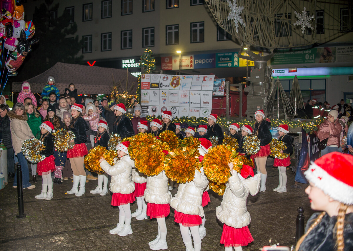 Za nami kolejna odsłona Militarnego Mikołaja. Świąteczna, wojskowa parada przejechała przez miasto z Parku Techniki Wojskowej, aż na plac wolności.