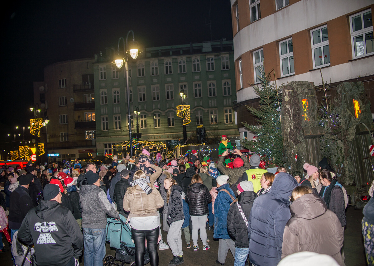 Za nami kolejna odsłona Militarnego Mikołaja. Świąteczna, wojskowa parada przejechała przez miasto z Parku Techniki Wojskowej, aż na plac wolności.