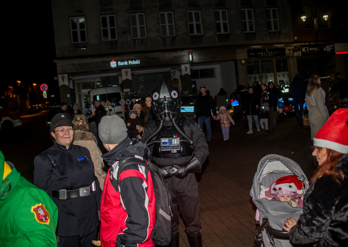 Za nami kolejna odsłona Militarnego Mikołaja. Świąteczna, wojskowa parada przejechała przez miasto z Parku Techniki Wojskowej, aż na plac wolności.