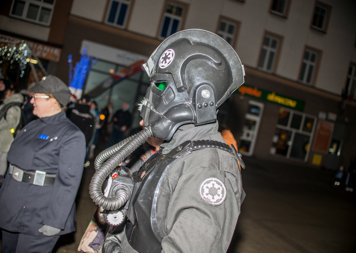 Za nami kolejna odsłona Militarnego Mikołaja. Świąteczna, wojskowa parada przejechała przez miasto z Parku Techniki Wojskowej, aż na plac wolności.