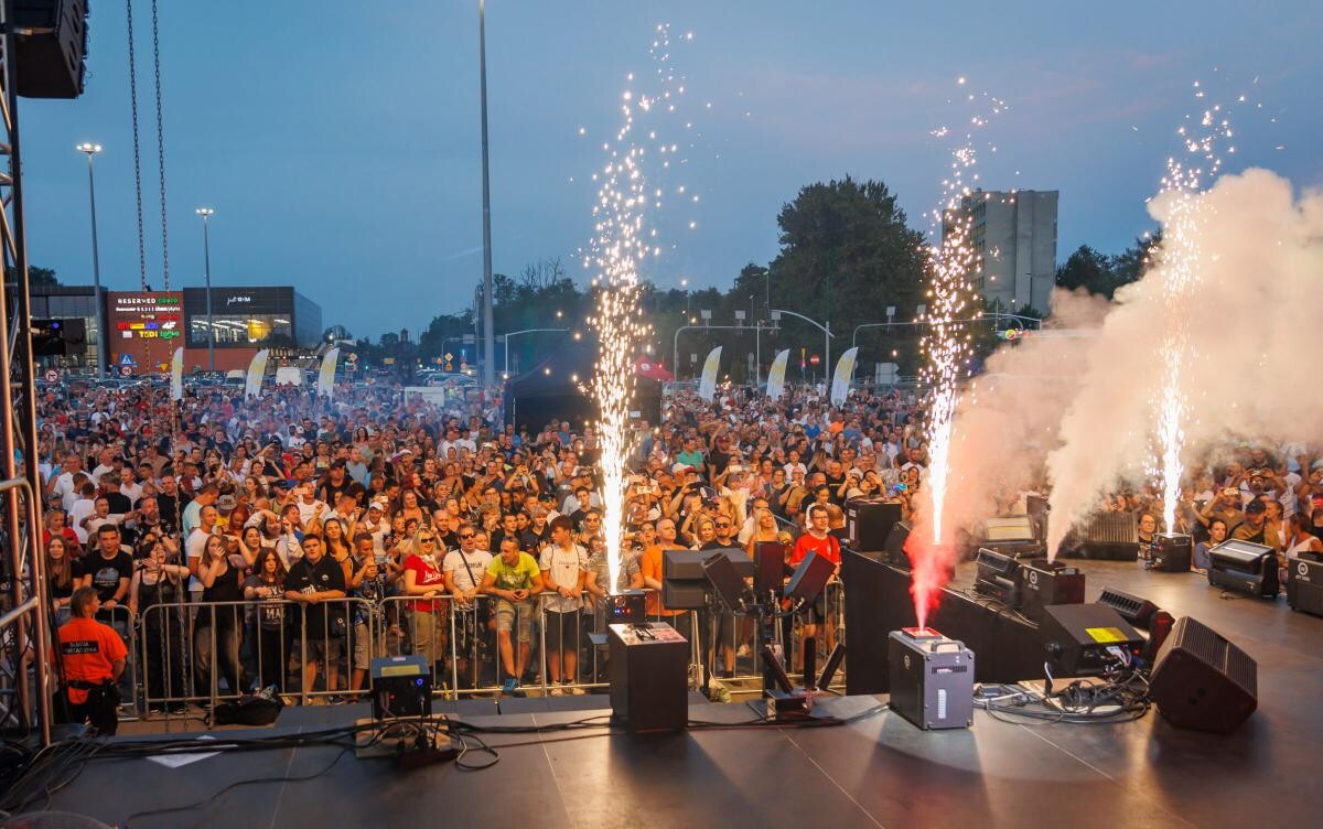 Tegoroczna edycja Zabrze Summer Festivalu dobiegła końca. W minioną sobotę zgromadziła się liczna publika, która bawiła się pod C.H. Platan / fot. UM Zabrze