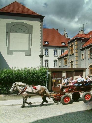 Zabrze ul Sądowa, w tle Prokuratura
