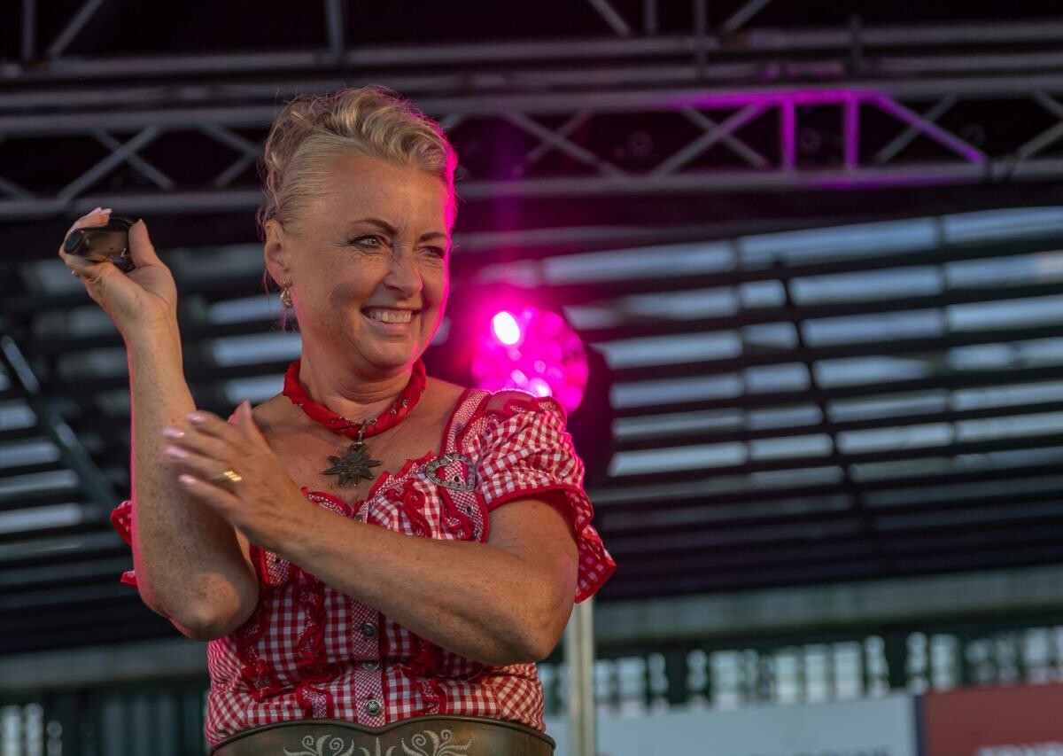 Sąsiedzka potańcówka „Zagrajmy jak za dawnych lat!” odbyła się 2 sierpnia przy Arenie Zabrze / fot. Ewa Weber
