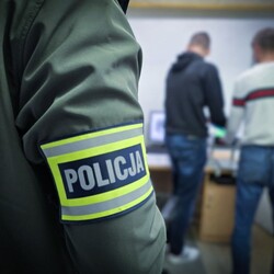 Zatrzymany za kradzie&#380; perfum. 53-latek odpowie przed s&#261;dem