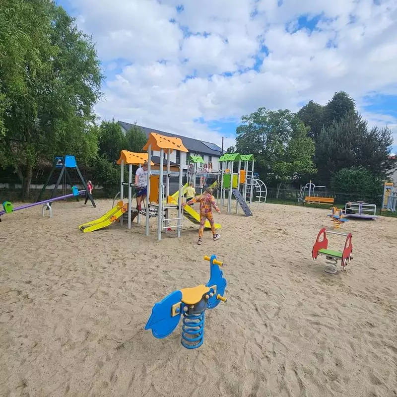 Zmodernizowany plac zabaw w Grzybowicach już służy dzieciom!